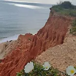 Daire Da Falesia, O Estudio Da Aldeia Acoteias *