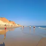 Daire Da Falesia, O Estudio Da Aldeia Acoteias